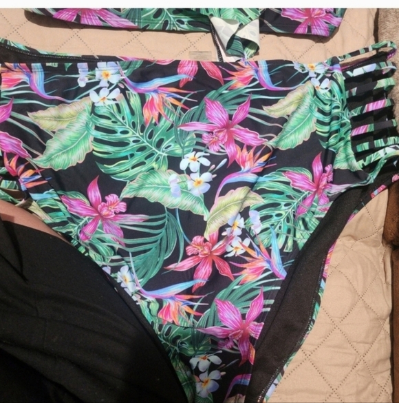 Like new!! Fashion to figure tropical bikini 3x - Picture 5 of 7
